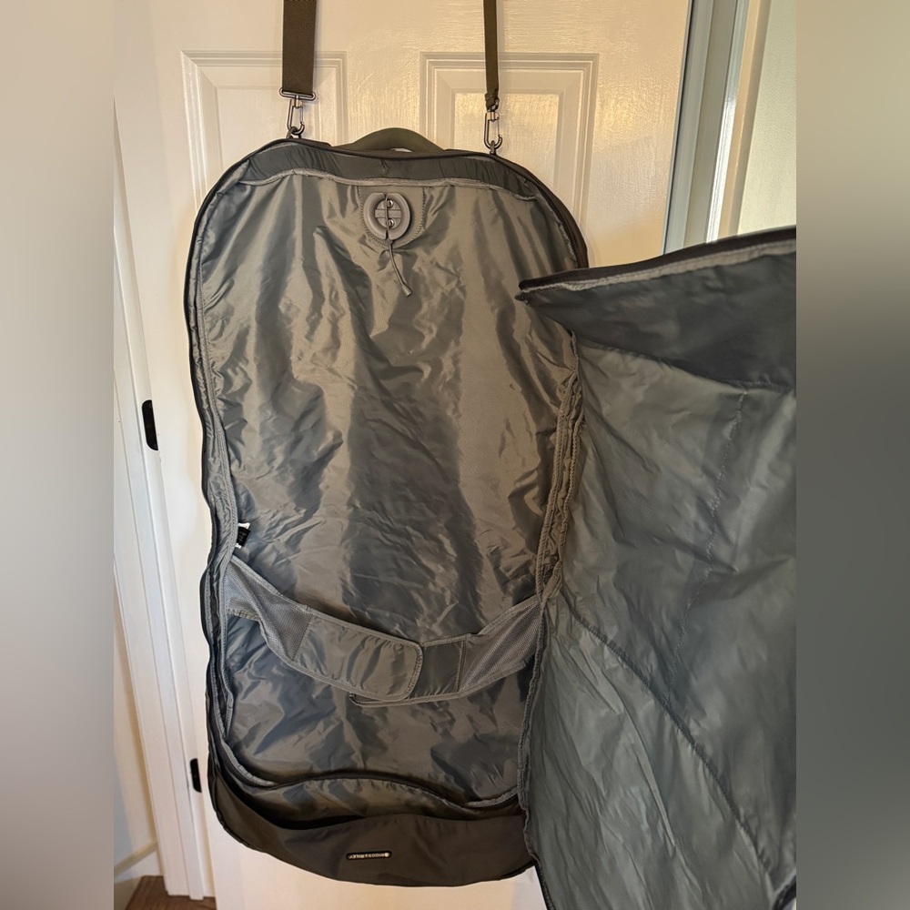 Briggs & Riley Travelware Transcend Bi-fold Garment Bag - Picture 5 of 14